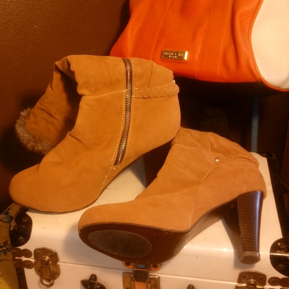 Cute knee high boots - Picture 3 of 6